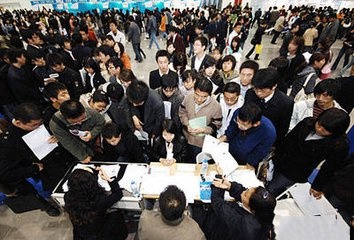 普工招聘信息對(duì)比攻略：薪資、住宿、福利大揭秘
