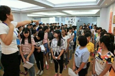 《電子廠(chǎng)招聘信息的冷熱交織：機(jī)遇與挑戰(zhàn)》